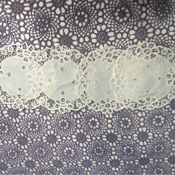 Vintage Matching Set Of 4 Battenburg & Linen Table Mats - Picture 7 of 7
